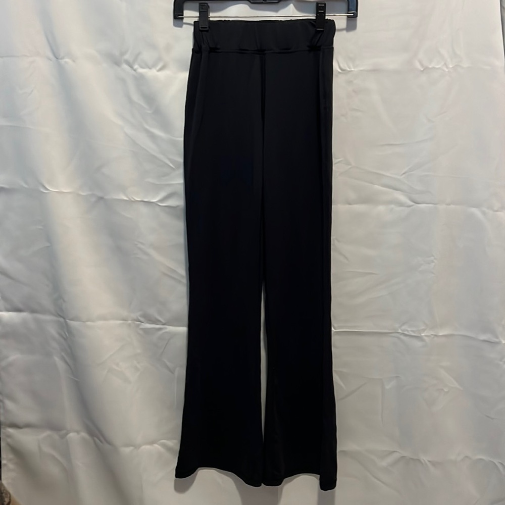 (142) Black flare yoga pants